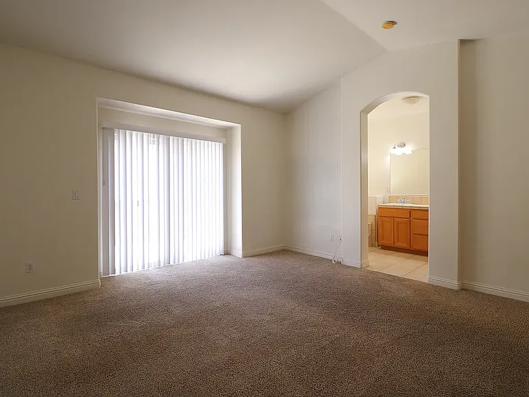 918 E Louisa Ter — Photo 13