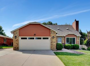 6041 Fleetwood Dr, Lincoln, NE 68516