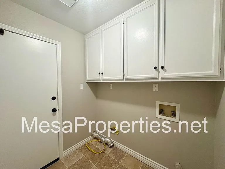 7891 Corona Ave — Photo 21