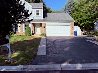 2024 Westfield Dr, Gurnee, IL 60031