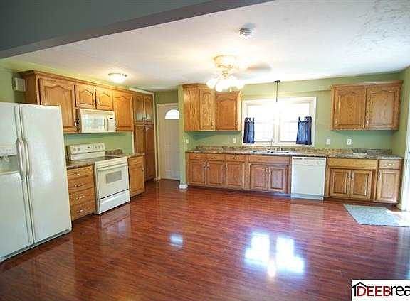 2nd image of 710 Bellevue Blvd S