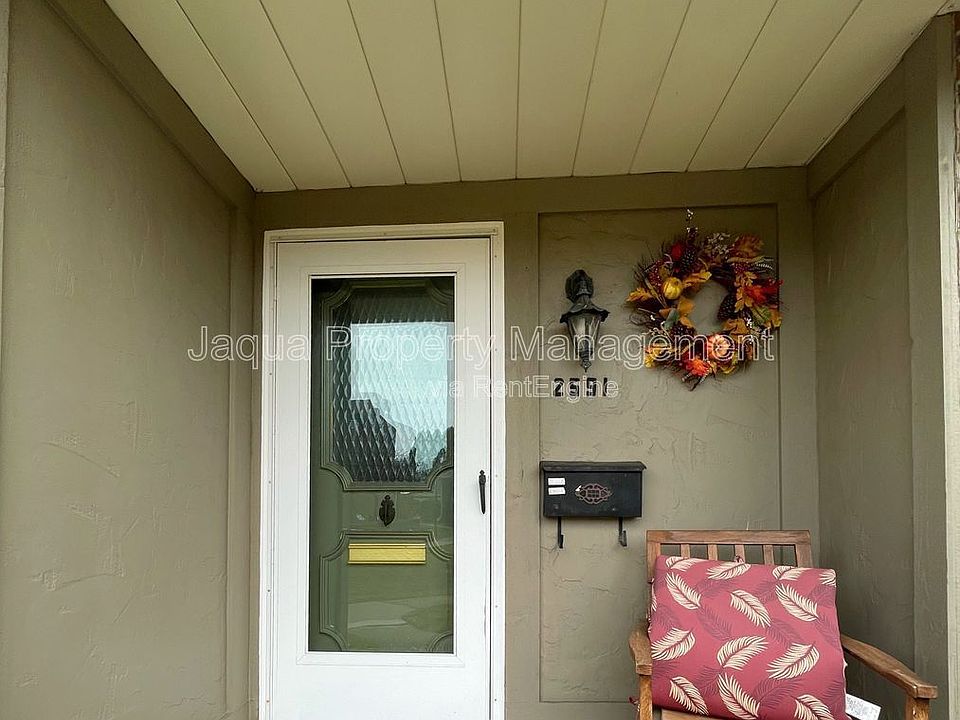 1st image of 2591 Stratford Dr