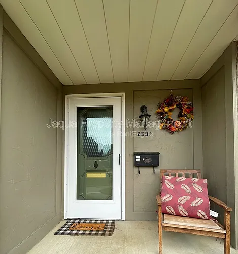 2591 Stratford Dr Photo 1