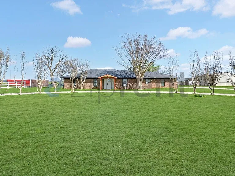2404 State Highway 289 — Photo 31