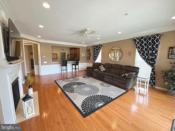3rd image of 615 Prizer Ct