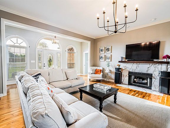 3rd image of 961 Threewood Cir