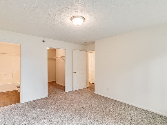 4th image of 406 Fairway Mdws #15025377
