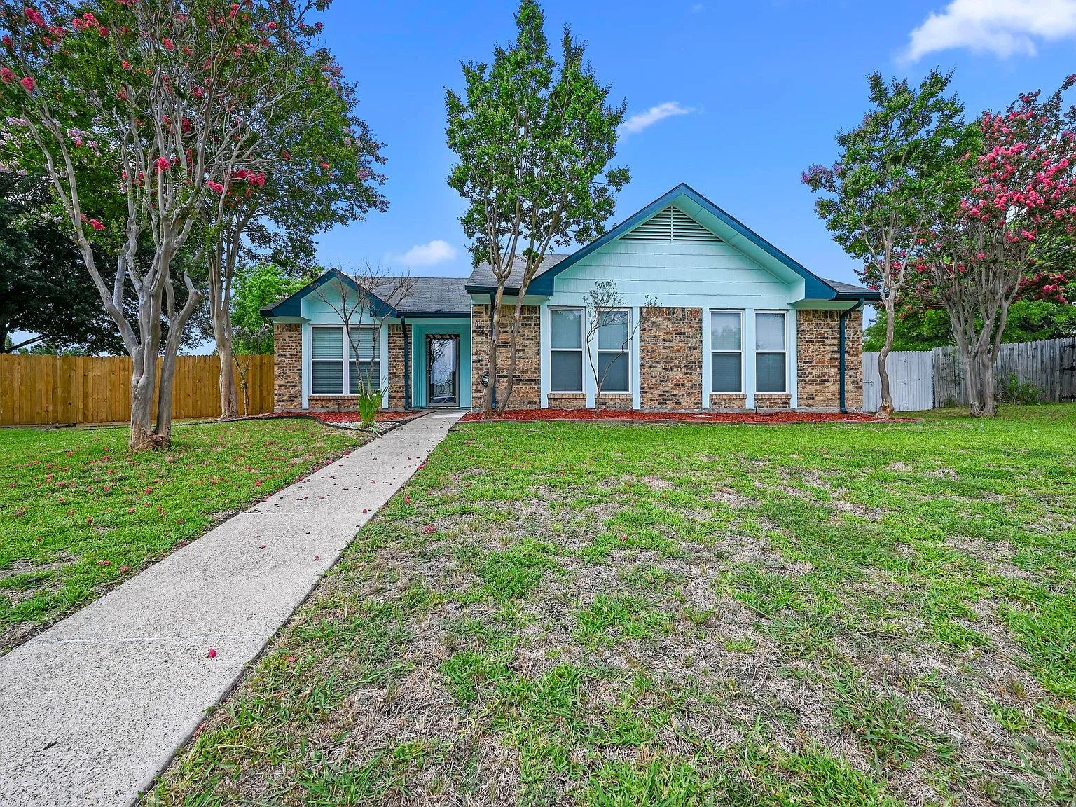 3 bed, 1297 sqft, $2,250 — Photo 1