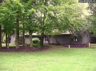 8025 Birchwood Dr, Chesterland, OH 44026