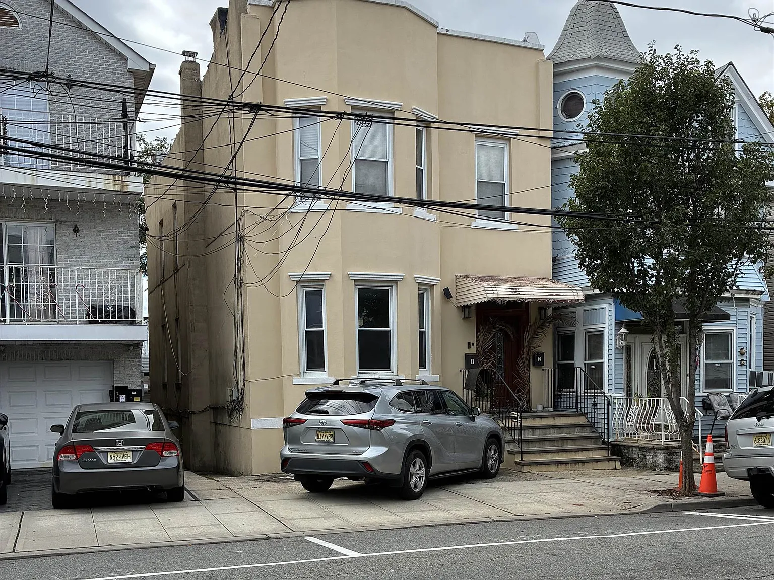 3 bed, 1.0 bath, $3,000 — Photo 1