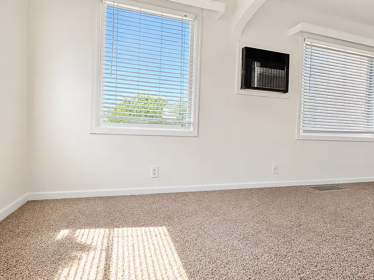 1037 E Lander St #UPPER — Photo 7