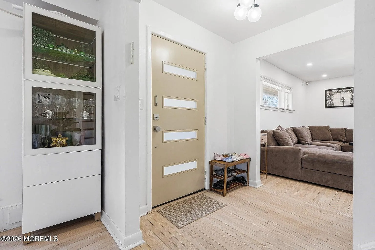 4 bed, 1952 sqft, $3,000 — Photo 2