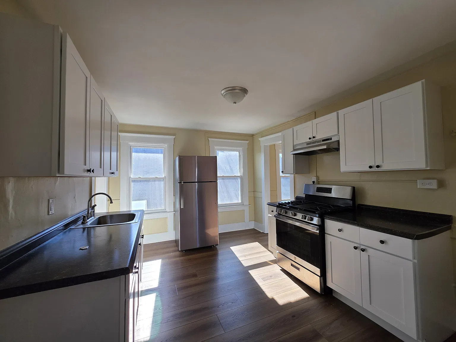2 bed, $1,575 — Photo 2