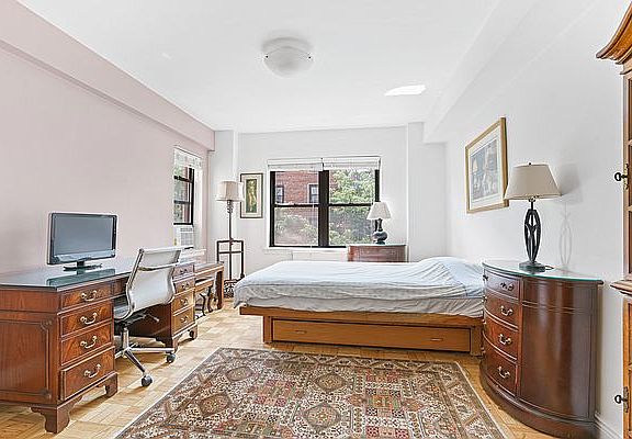 3rd image of 180 W Houston St #4N