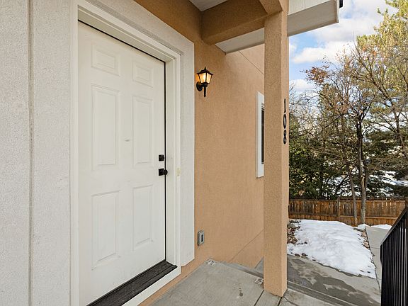 2nd image of 2220 E La Salle St #108