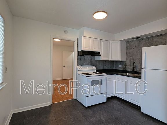 2nd image of 2711 Canterbury Ln #2712
