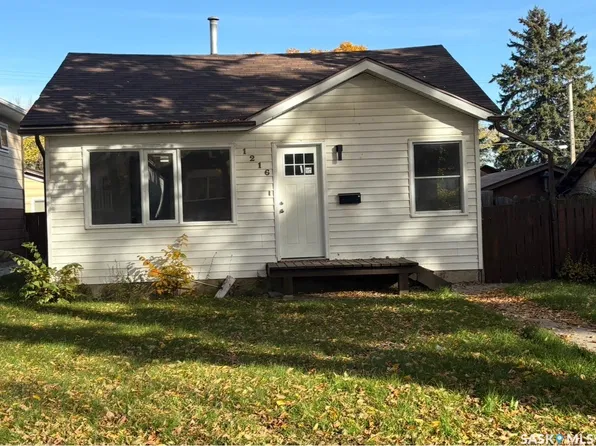1216 K Avenue S, Saskatoon, SK S7M 2G7