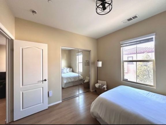 2nd image of 849 E Promenade