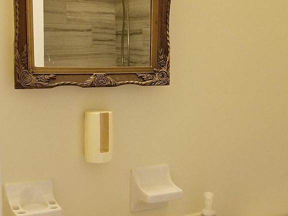Partial view of hall bathroom (2nd bathroom).