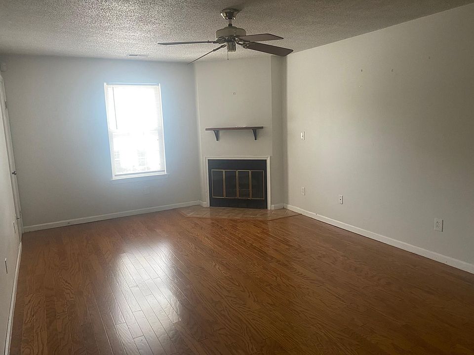 1st image of 351 Fort Worth Ave APT 202