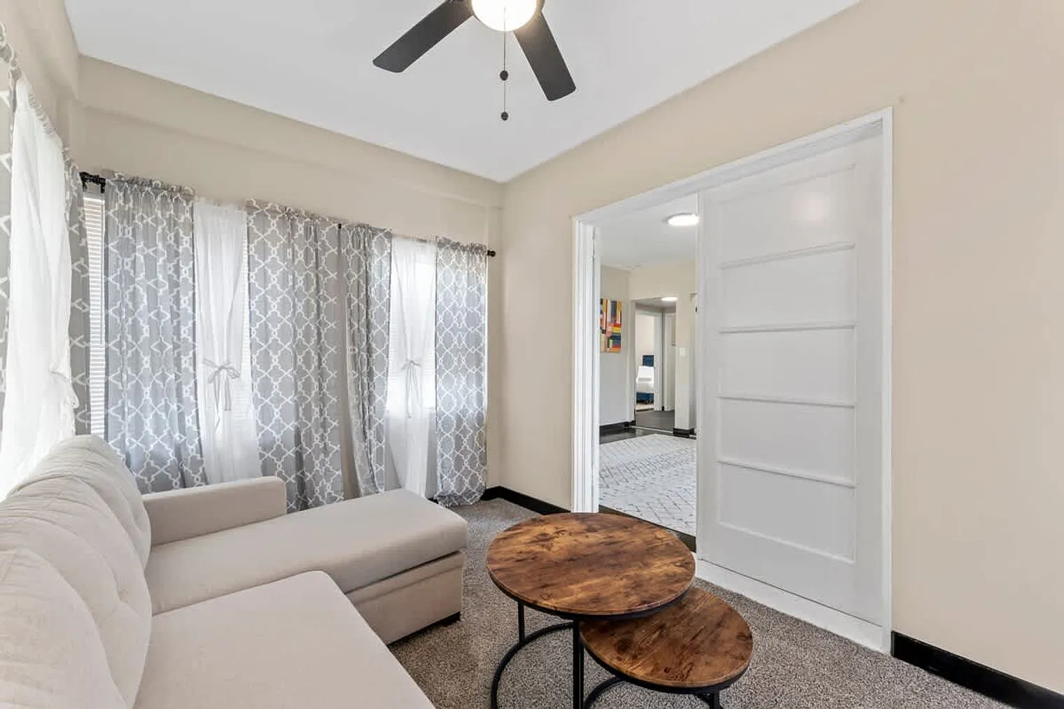 2 bed, 1.0 bath, 1496 sqft, $1,365 — Photo 2