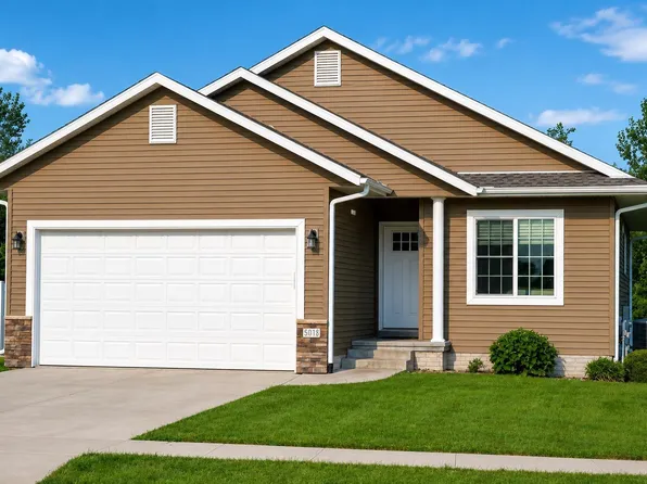 5008 Luke St, Cedar Falls, IA 50613