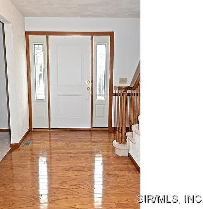 3rd image of 621 E Wesley Dr
