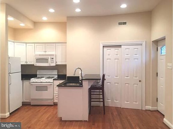 3rd image of 4620 Umbria St