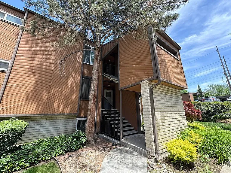 2416 S Elizabeth St #5 — Photo 1