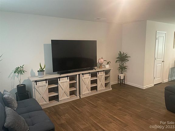 2nd image of 312 Kingsford Dr #39