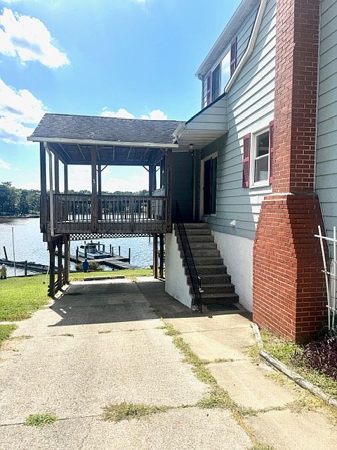 DECK ENTRANCE TO MAIN LEVEL UNIT