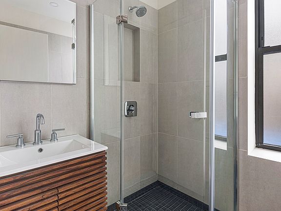 4th image of 142 W 4th St APT 22