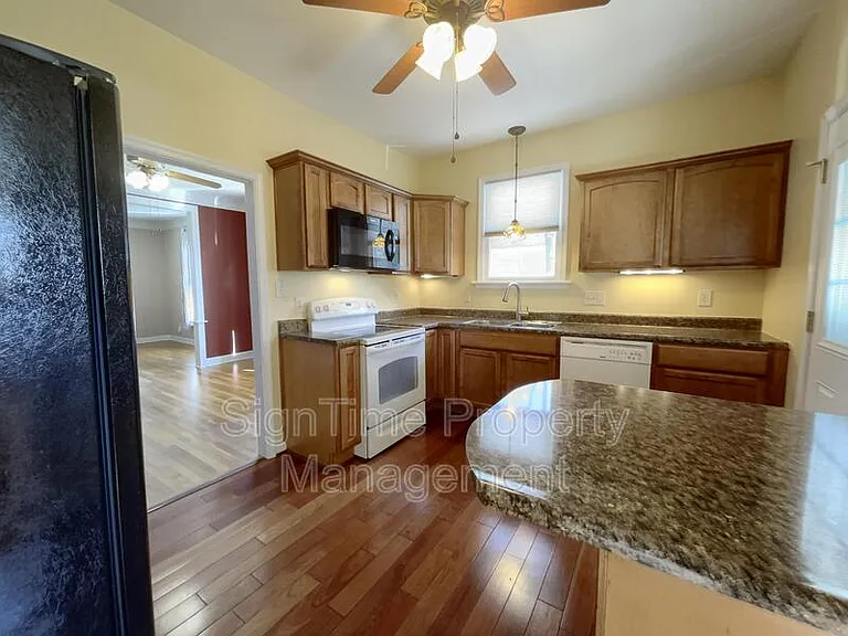 825 Armstrong Ave — Photo 6
