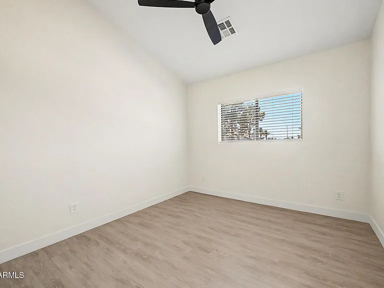 2084 N Sunset Dr — Photo 24