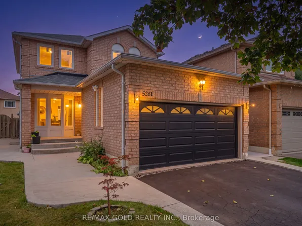 5261 River Forest Ct, Mississauga, ON L5V 2C7