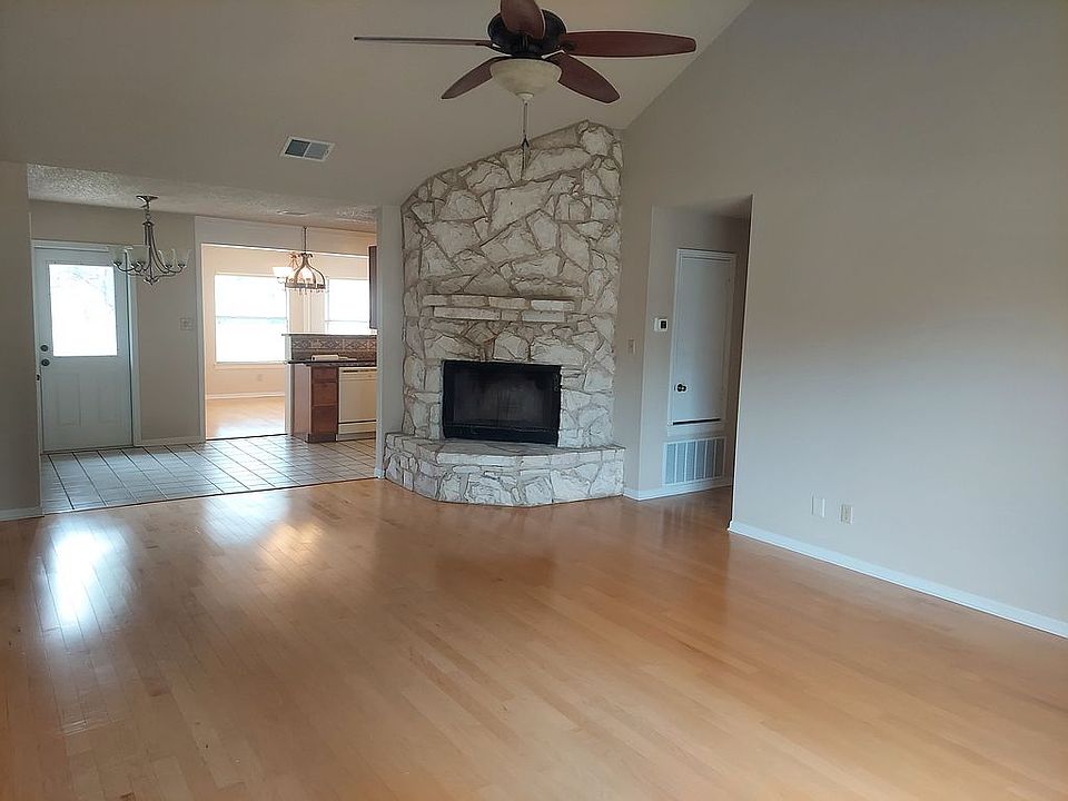 Breakfast nook and Fireplace