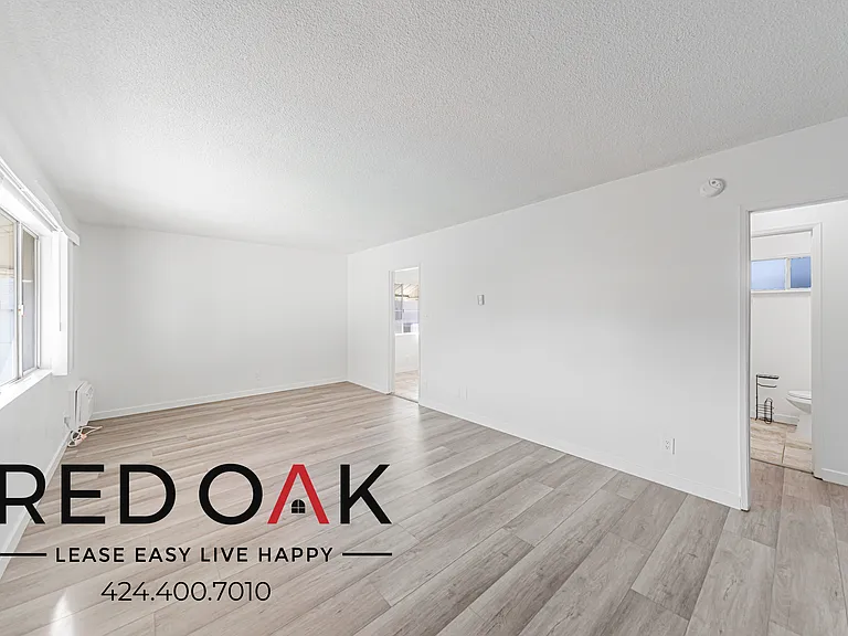 8720 Owensmouth Ave #9 — Photo 7