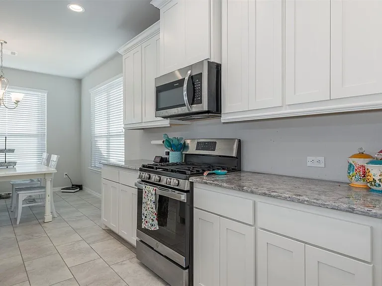 717 Seabourne Dr — Photo 17