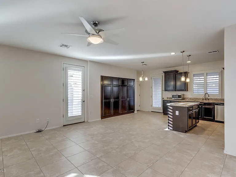 1704 W Pelican Dr — Photo 2