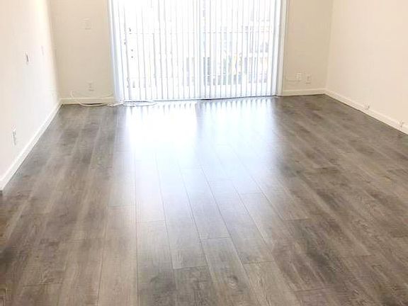 2nd image of 144 S Doheny Dr #30