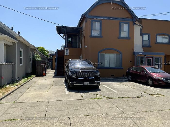 1st image of 1345 Oak St #1345