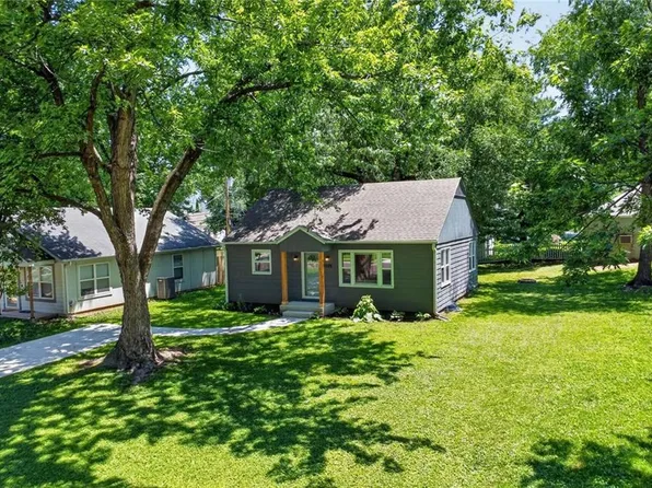 8525 England St, Overland Park, KS 66212