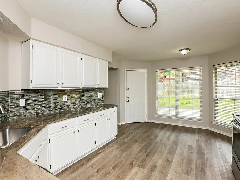 4605 Birchbend Ln — Photo 9