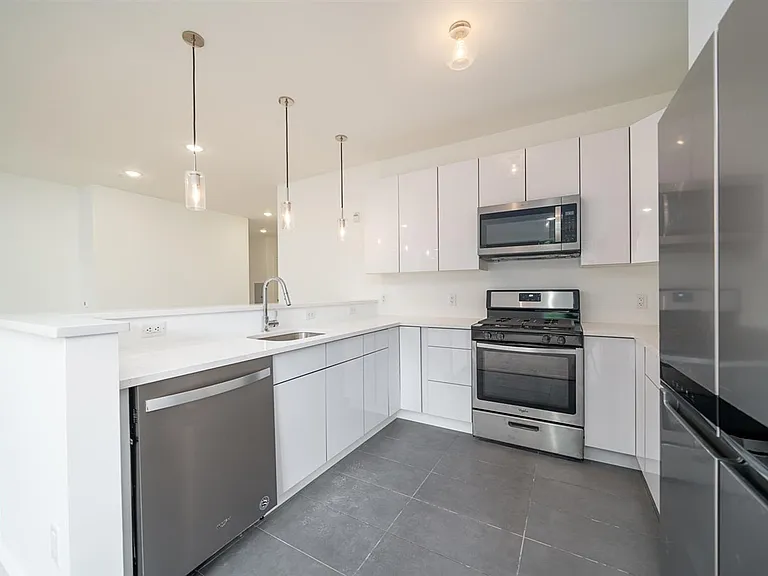 8621 River Rd #6D — Photo 2