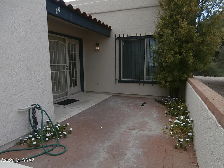 870 W Calle De Emilia — Photo 5