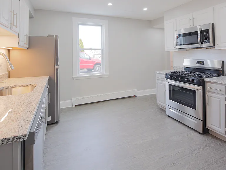 259 Calvary St #1 — Photo 5