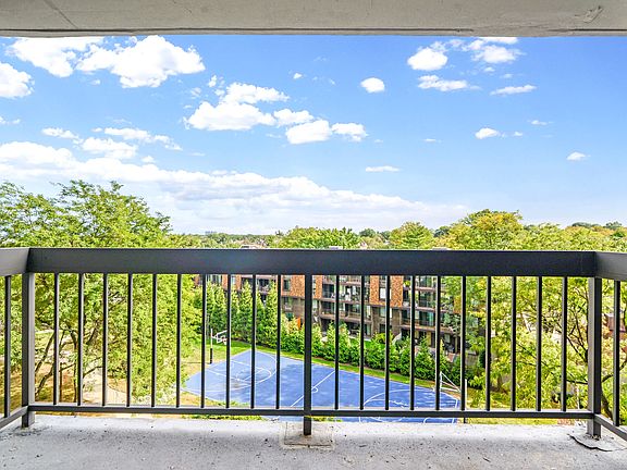 4th image of 2 Bay Club Dr APT 6K