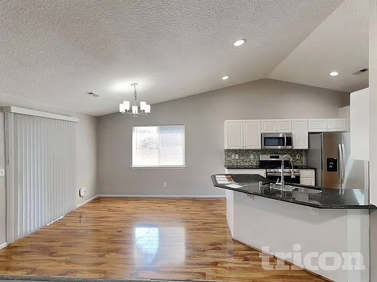 2419 NE 164th Ave — Photo 4