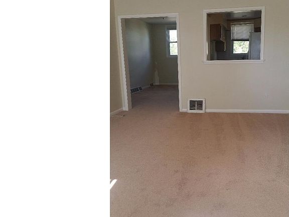 4th image of 1074 Glen Cir