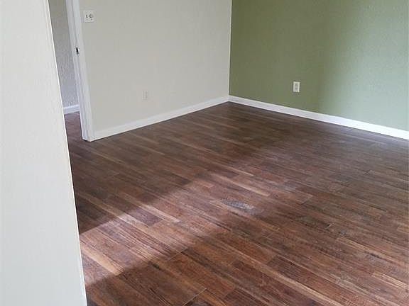 5th image of 2204 Hedgerose Ln